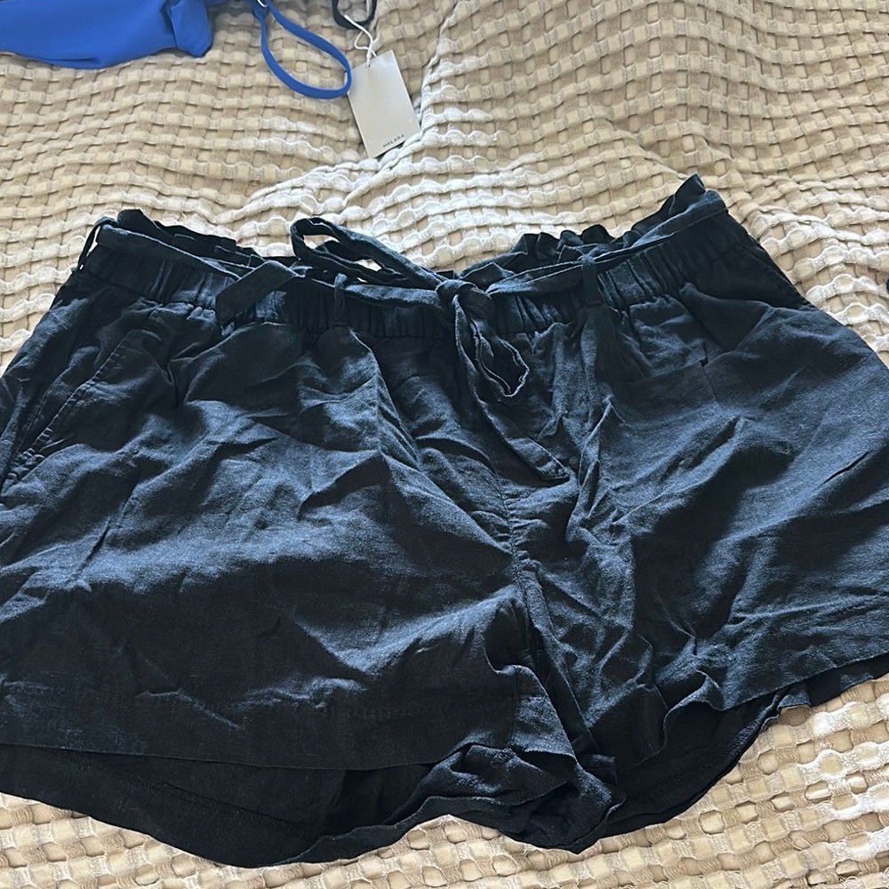 Old Navy Black Cargo Shorts with Elastic Waistband